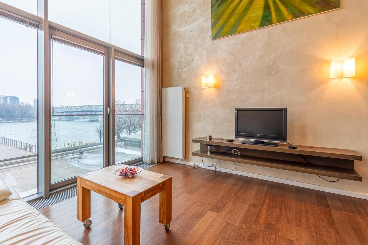 Luxury With Danube River View บราติสลาวา ภายนอก รูปภาพ